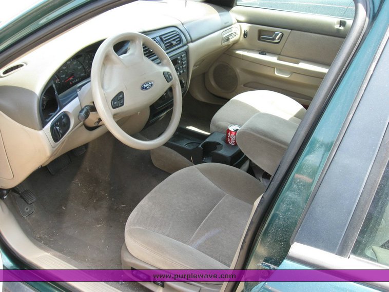 image for item 6838 2000 Ford Taurus SES