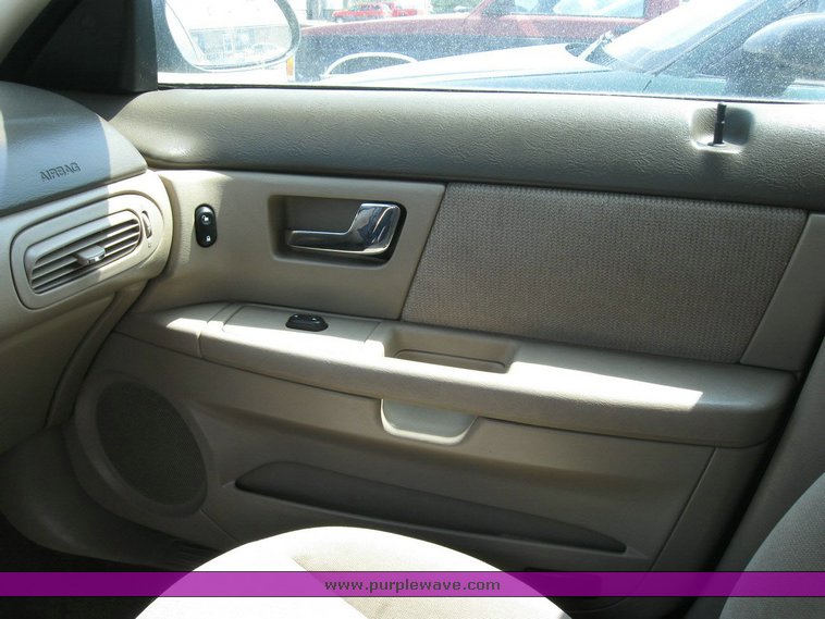 image for item 6838 2000 Ford Taurus SES