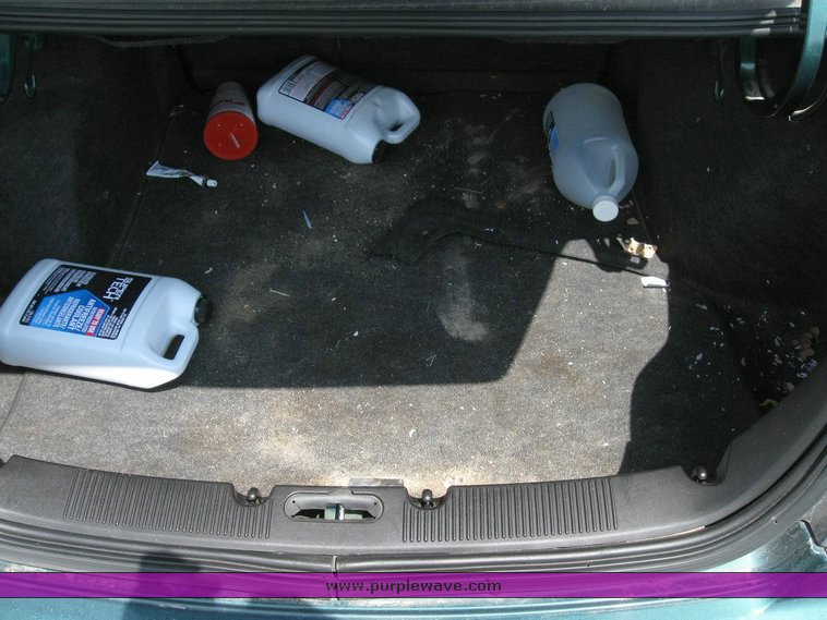 image for item 6838 2000 Ford Taurus SES