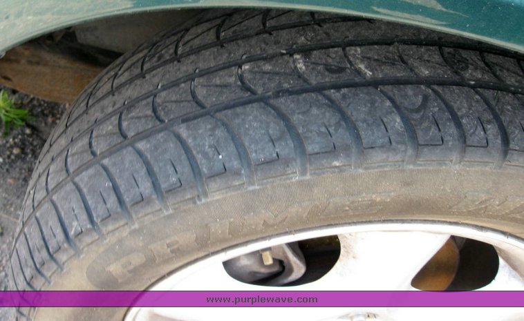 image for item 6838 2000 Ford Taurus SES