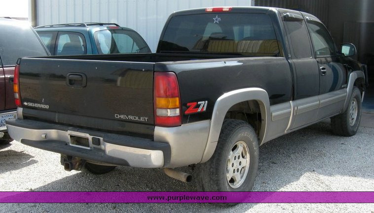 image for item 6840 2000 Chevrolet K1500 Silverado pickup truck
