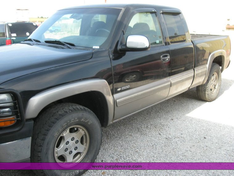 image for item 6840 2000 Chevrolet K1500 Silverado pickup truck