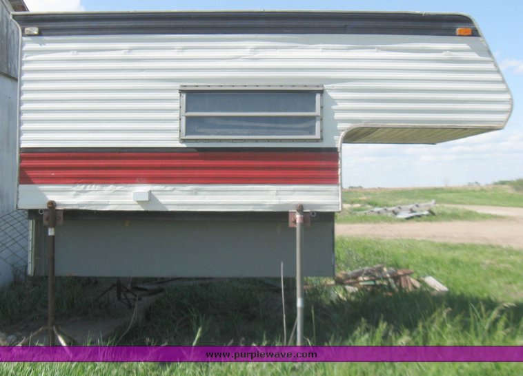 image for item 7272 Pickup camper