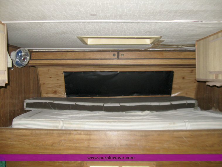 image for item 7272 Pickup camper