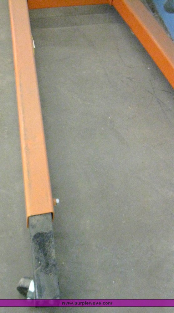 image for item 7282 Central Hydraulics shop crane