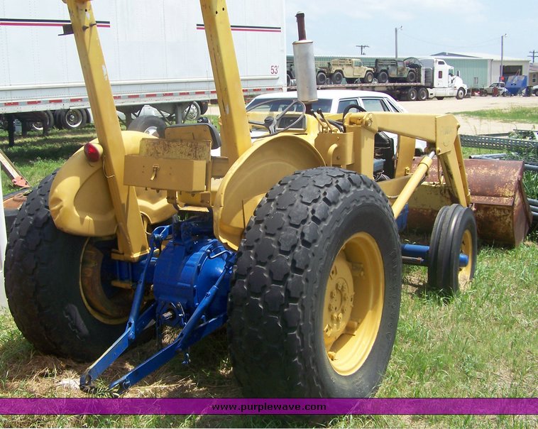 image for item 8513 Ford tractor with Ford loader