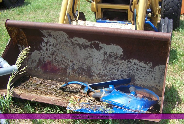 image for item 8513 Ford tractor with Ford loader