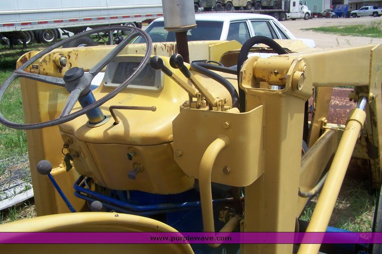 image for item 8513 Ford tractor with Ford loader