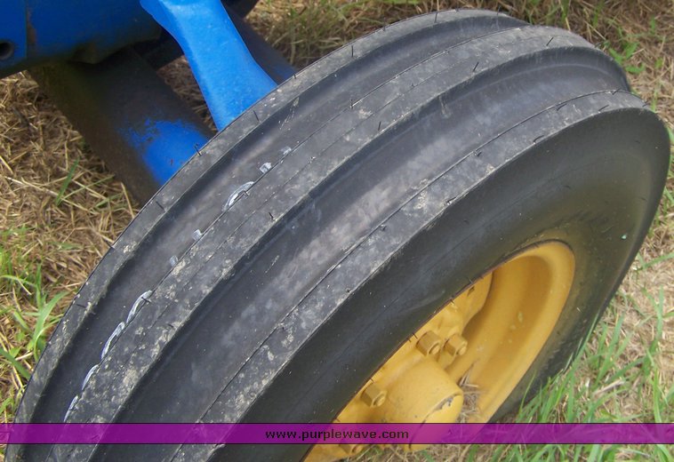 image for item 8513 Ford tractor with Ford loader