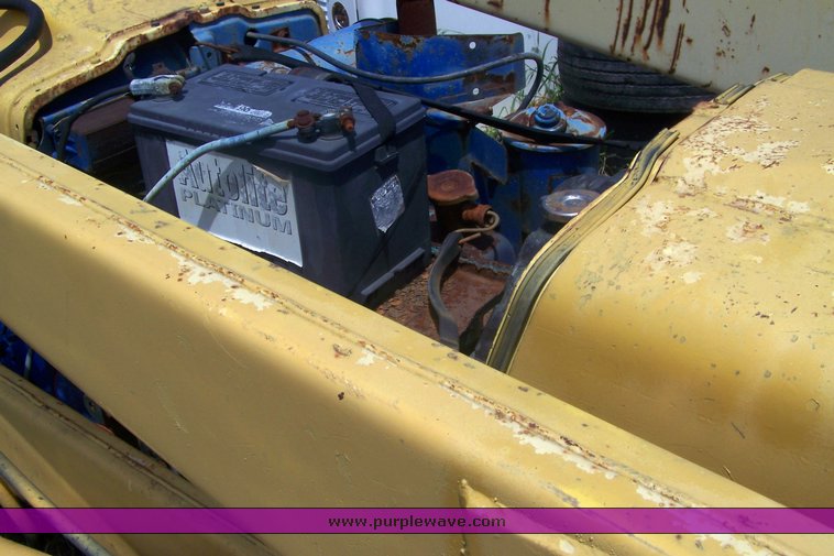 image for item 8513 Ford tractor with Ford loader