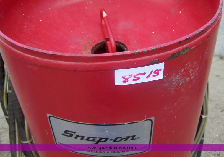 image for item 8515 Snap On sand blaster