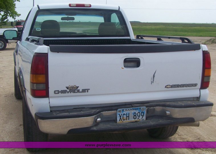 image for item 8516 2000 Chevrolet 2500 pickup truck