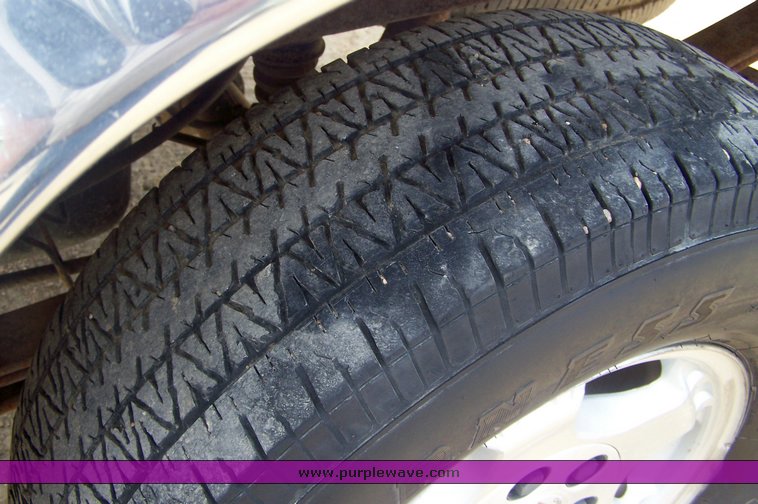 image for item 8516 2000 Chevrolet 2500 pickup truck