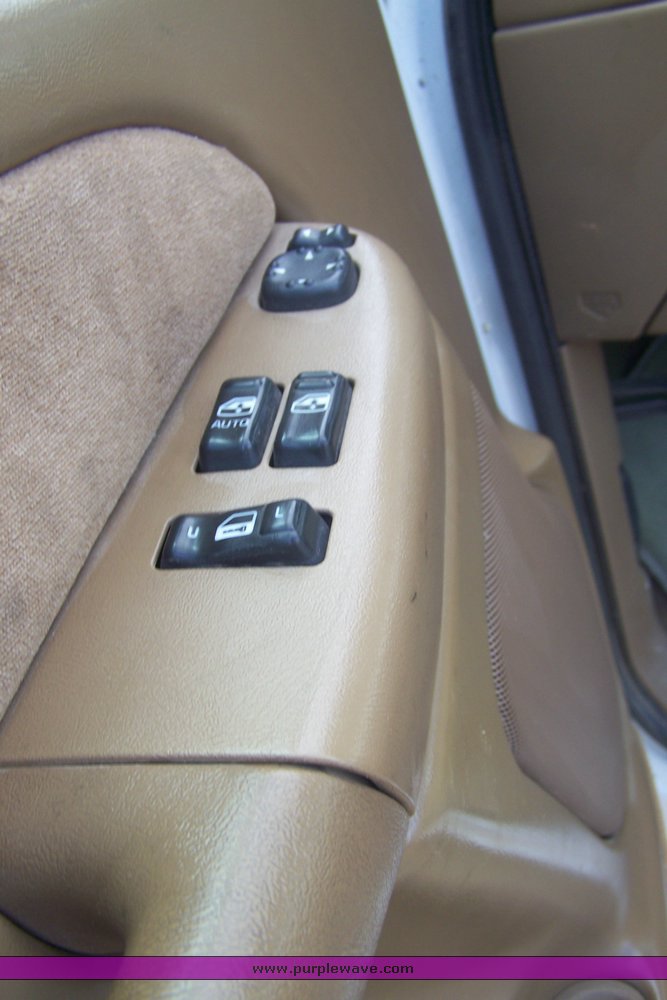 image for item 8516 2000 Chevrolet 2500 pickup truck