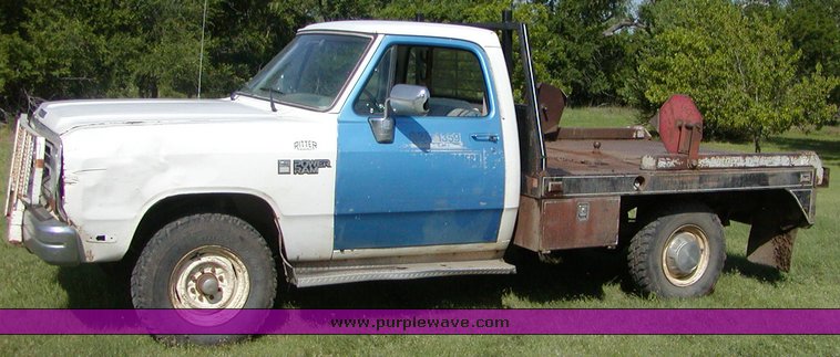 image for item 1002 1986 Dodge W-250 pickup truck