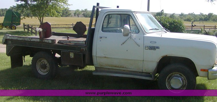 image for item 1002 1986 Dodge W-250 pickup truck