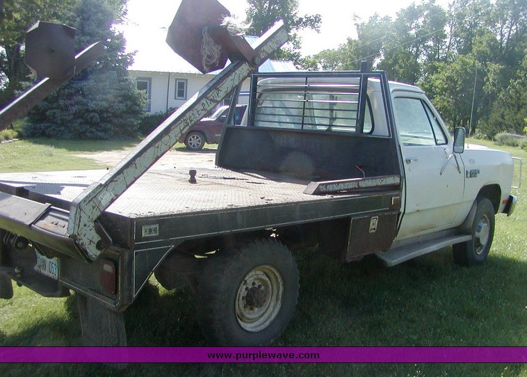image for item 1002 1986 Dodge W-250 pickup truck
