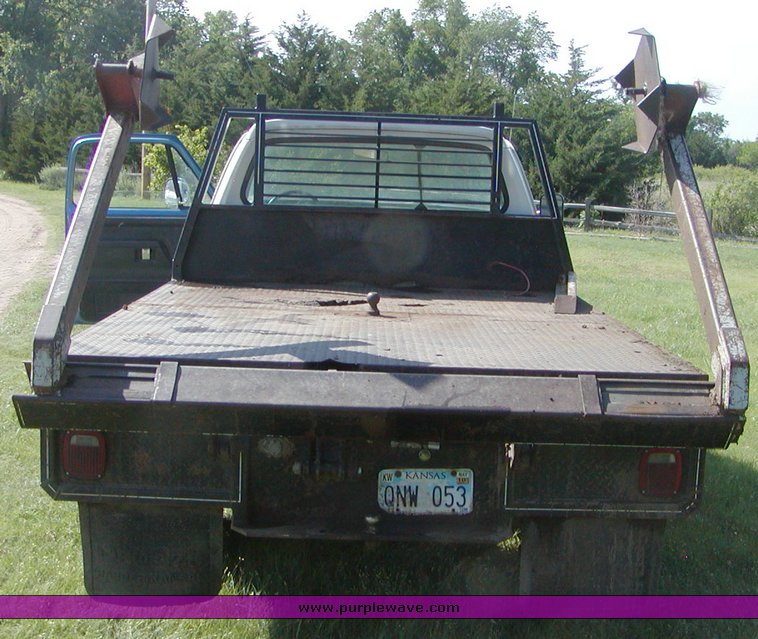 image for item 1002 1986 Dodge W-250 pickup truck