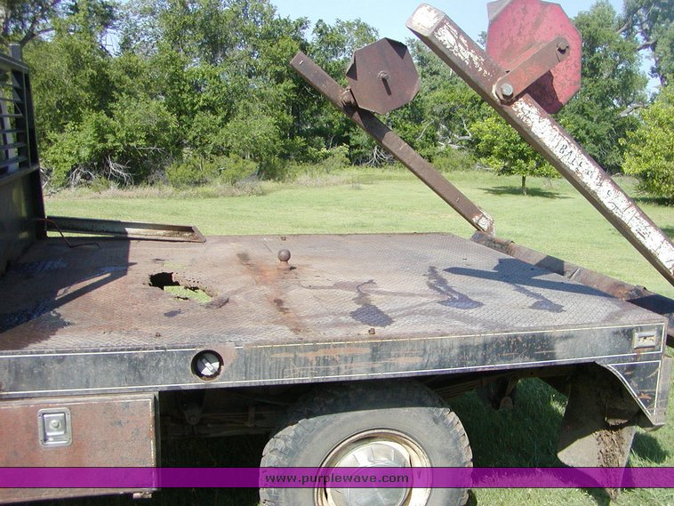 image for item 1002 1986 Dodge W-250 pickup truck