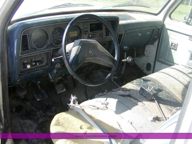 image for item 1002 1986 Dodge W-250 pickup truck