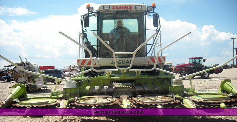 image for item 1010 Class RU600 corn head