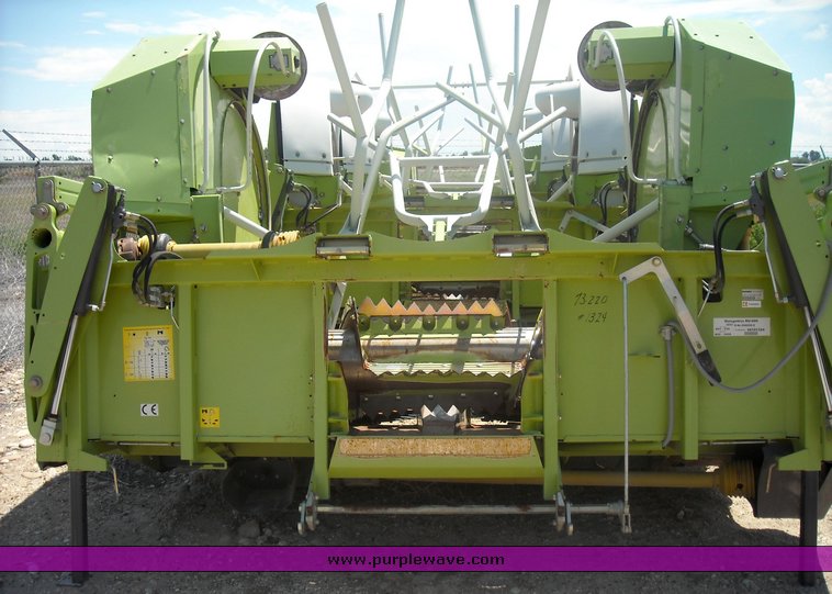 image for item 1010 Class RU600 corn head