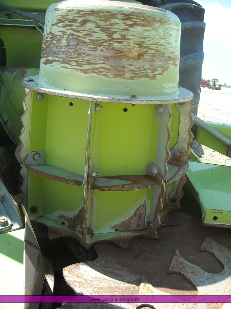 image for item 1010 Class RU600 corn head