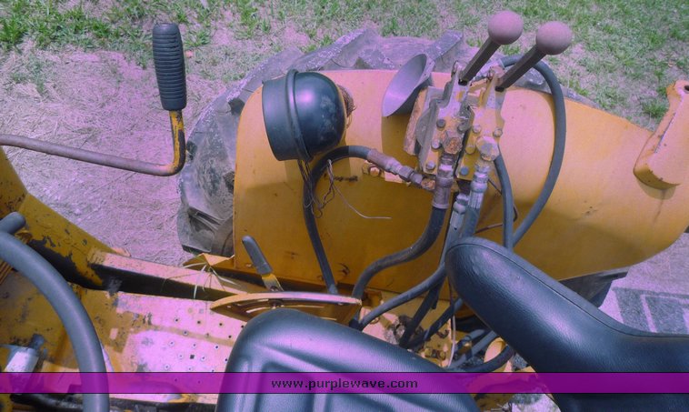 image for item 1801 1981 John Deere 302A tractor with loader