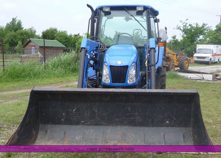 image for item 1802 2007 New Holland TL90A tractor