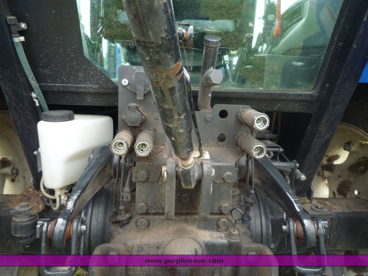 image for item 1802 2007 New Holland TL90A tractor