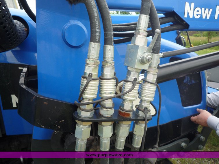 image for item 1802 2007 New Holland TL90A tractor