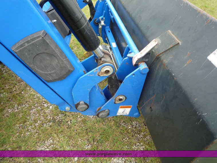 image for item 1802 2007 New Holland TL90A tractor