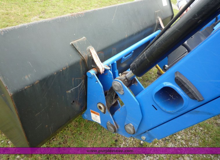 image for item 1802 2007 New Holland TL90A tractor