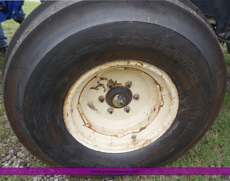 image for item 1802 2007 New Holland TL90A tractor