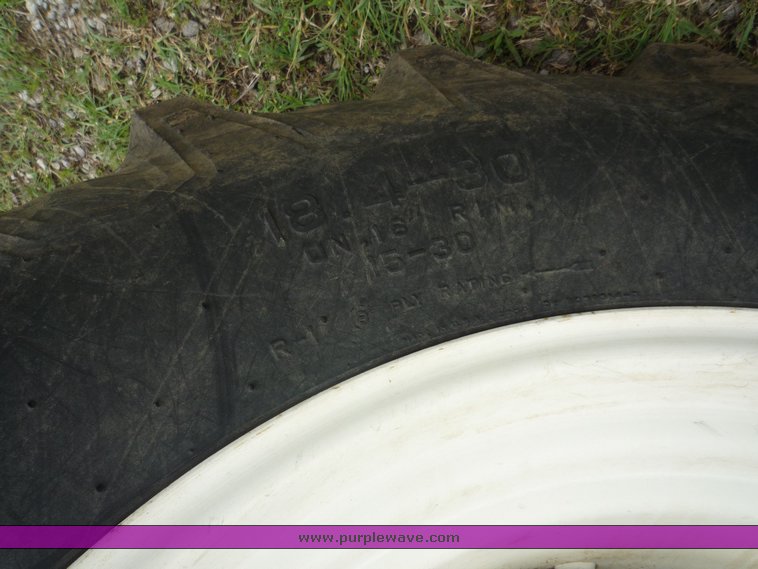 image for item 1802 2007 New Holland TL90A tractor