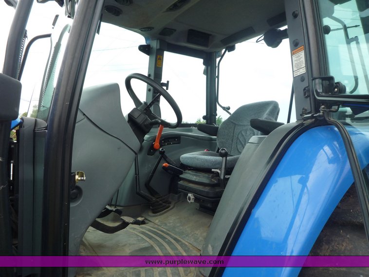 image for item 1802 2007 New Holland TL90A tractor