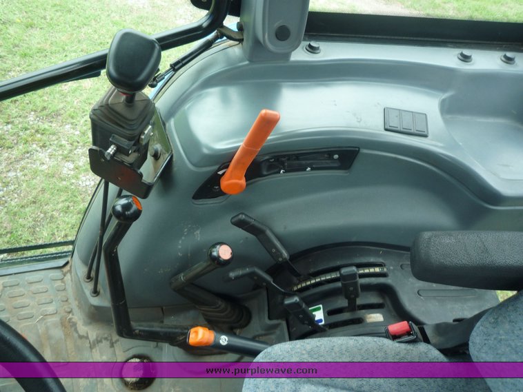 image for item 1802 2007 New Holland TL90A tractor