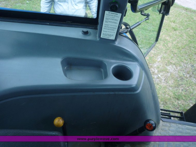 image for item 1802 2007 New Holland TL90A tractor