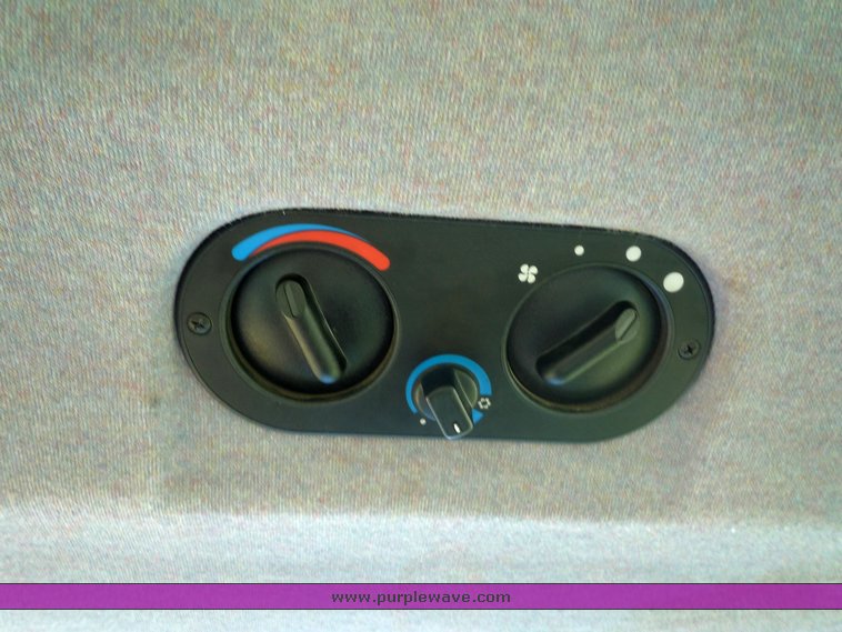 image for item 1802 2007 New Holland TL90A tractor