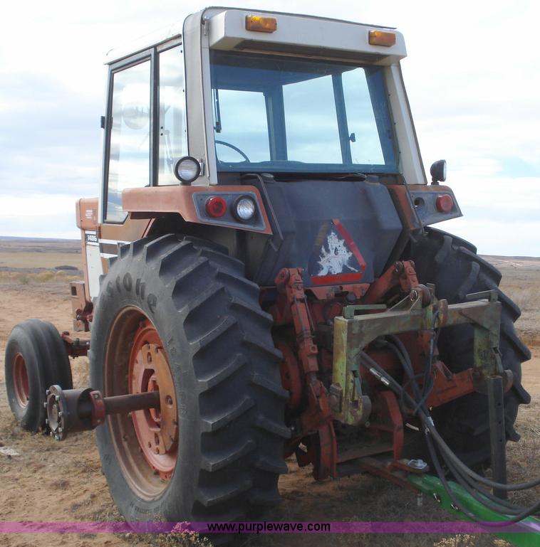 image for item 1900 1980 International 1486 tractor