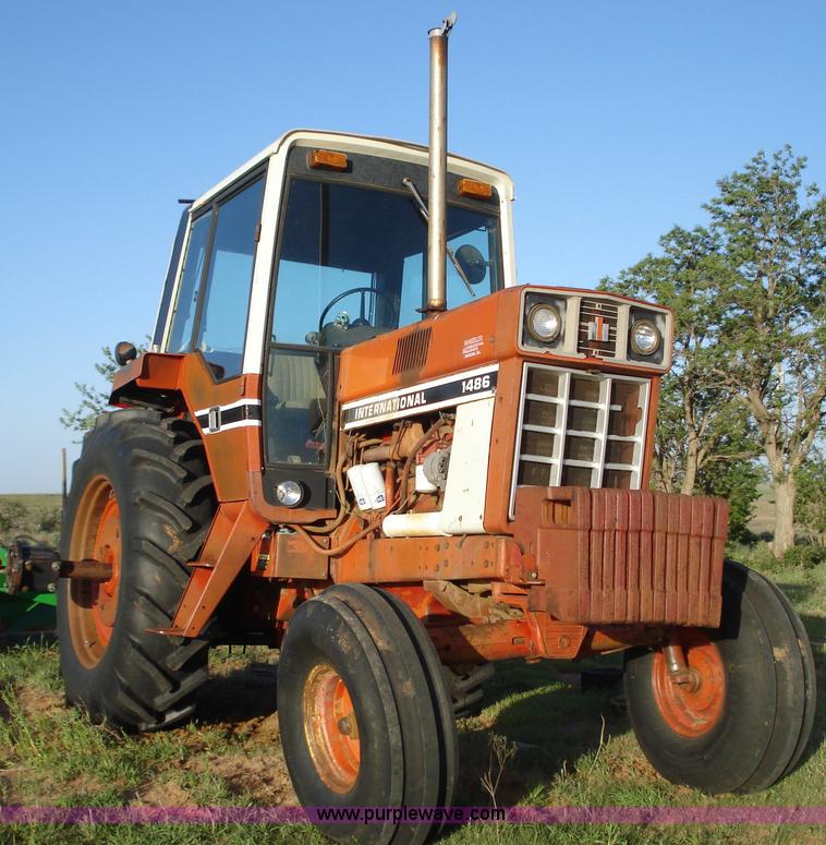image for item 1900 1980 International 1486 tractor