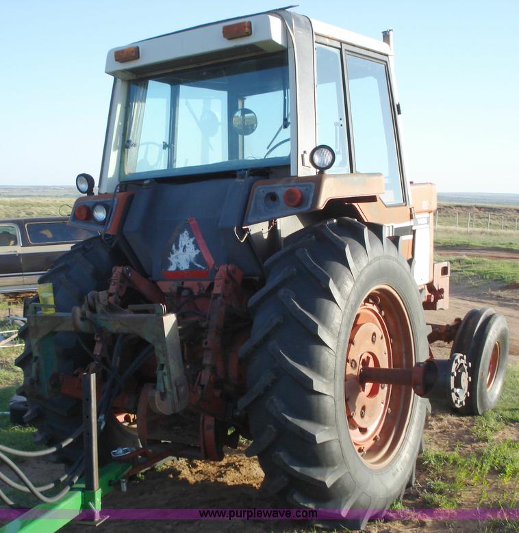 image for item 1900 1980 International 1486 tractor