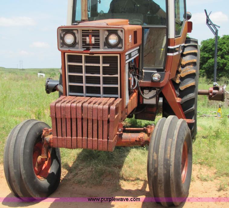 image for item 1900 1980 International 1486 tractor