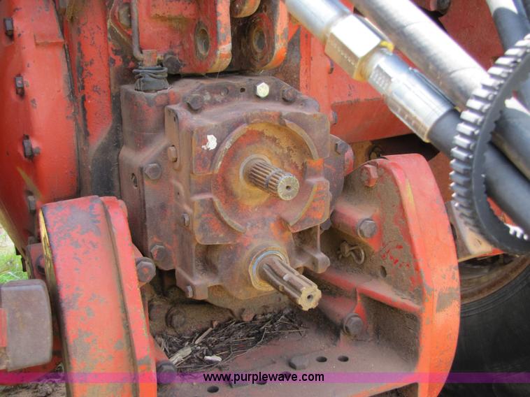 image for item 1900 1980 International 1486 tractor