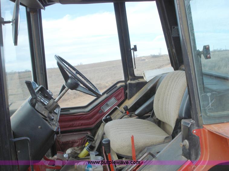 image for item 1900 1980 International 1486 tractor