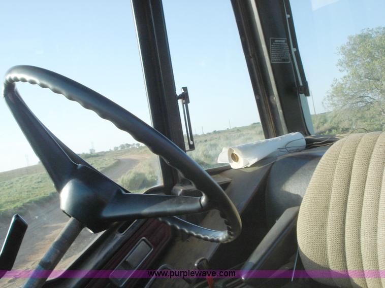 image for item 1900 1980 International 1486 tractor