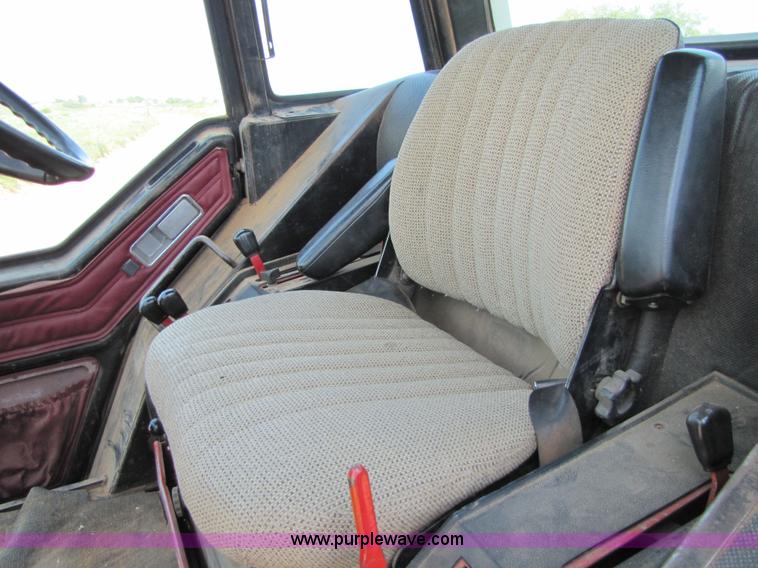 image for item 1900 1980 International 1486 tractor