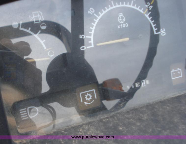 image for item 1900 1980 International 1486 tractor