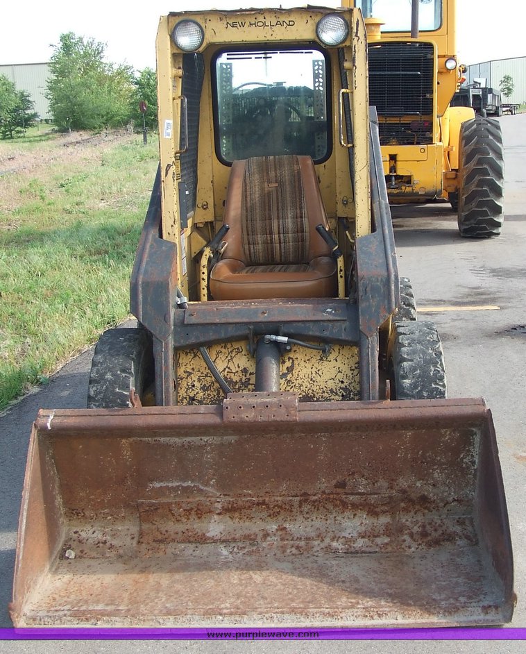 image for item 2072 1986 New Holland L454 skid steer