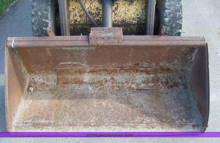 image for item 2072 1986 New Holland L454 skid steer